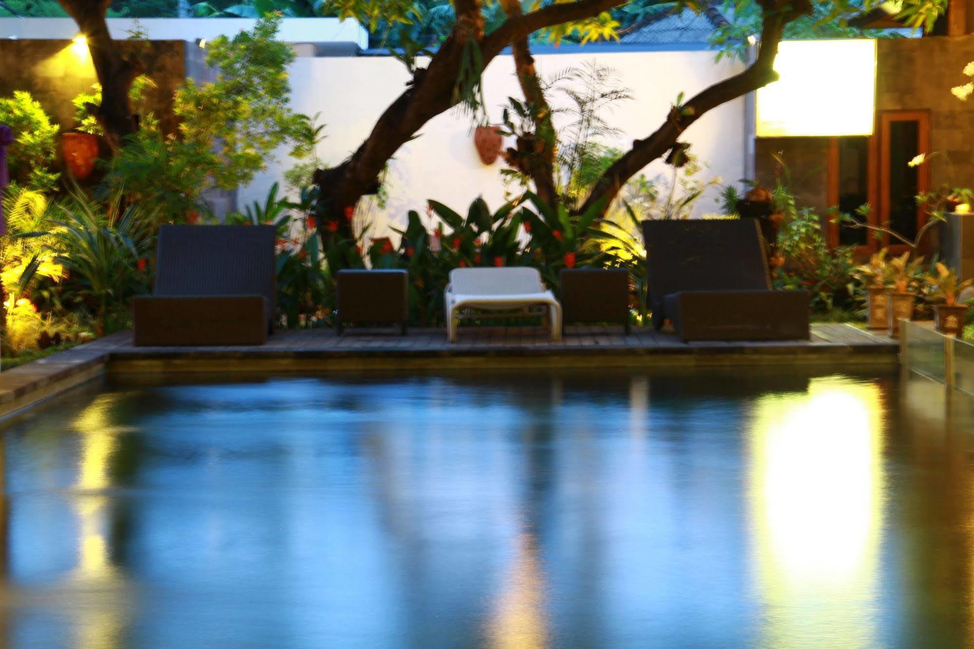 Gosyen Hotel Legian Extérieur photo